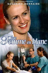 Une femme en blanc